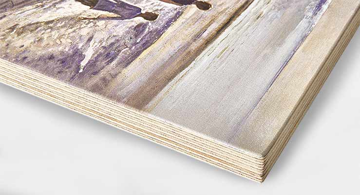 Detail uměleckého tisku s dřevěným povrchem