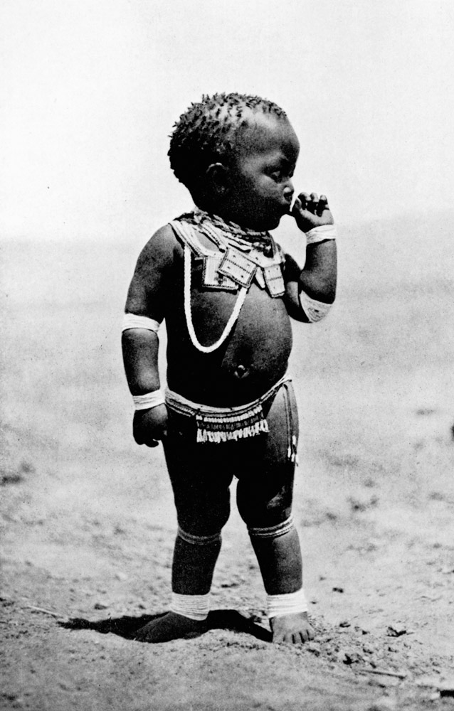 Zulu Girl Sucking First Finger (b/w photo)  od English Photographer