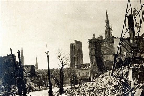 Ypres from Rue de Ville, June 1915 od English Photographer