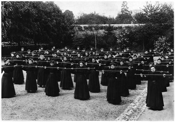 Gymnastics at the Ecole Normale des Instituteurs of Mayenne, c.1900 (b/w photo)  od French Photographer