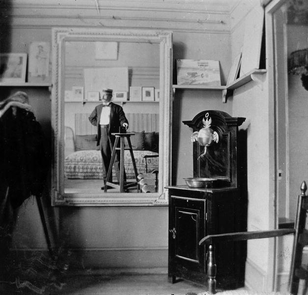 Portrait of a photographer in the studio of Henri de Toulouse-Lautrec (1864-1901) (b/w photo)  od French Photographer