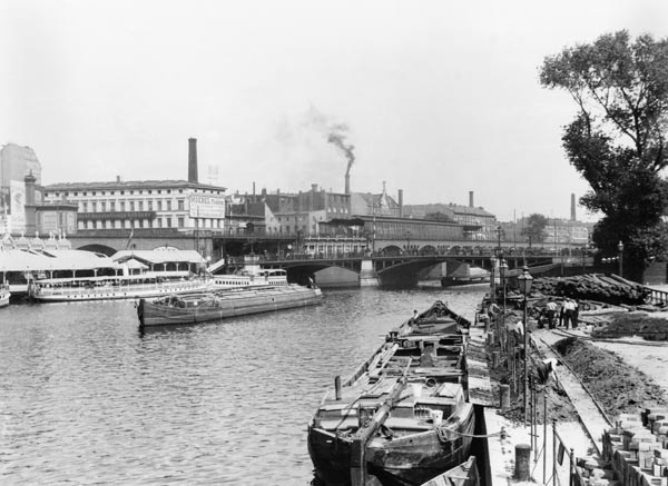 View of the River Spree, Berlin, c.1910 (b/w photo)  od Jousset