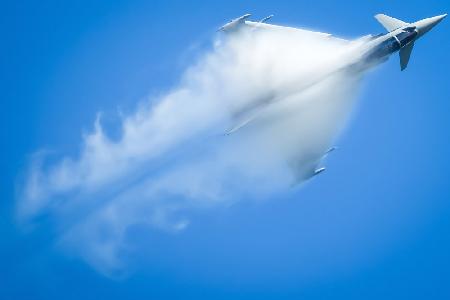 EUROFIGHTER TYPHOON HIGH SPEED HIGH Gs LOW PASS