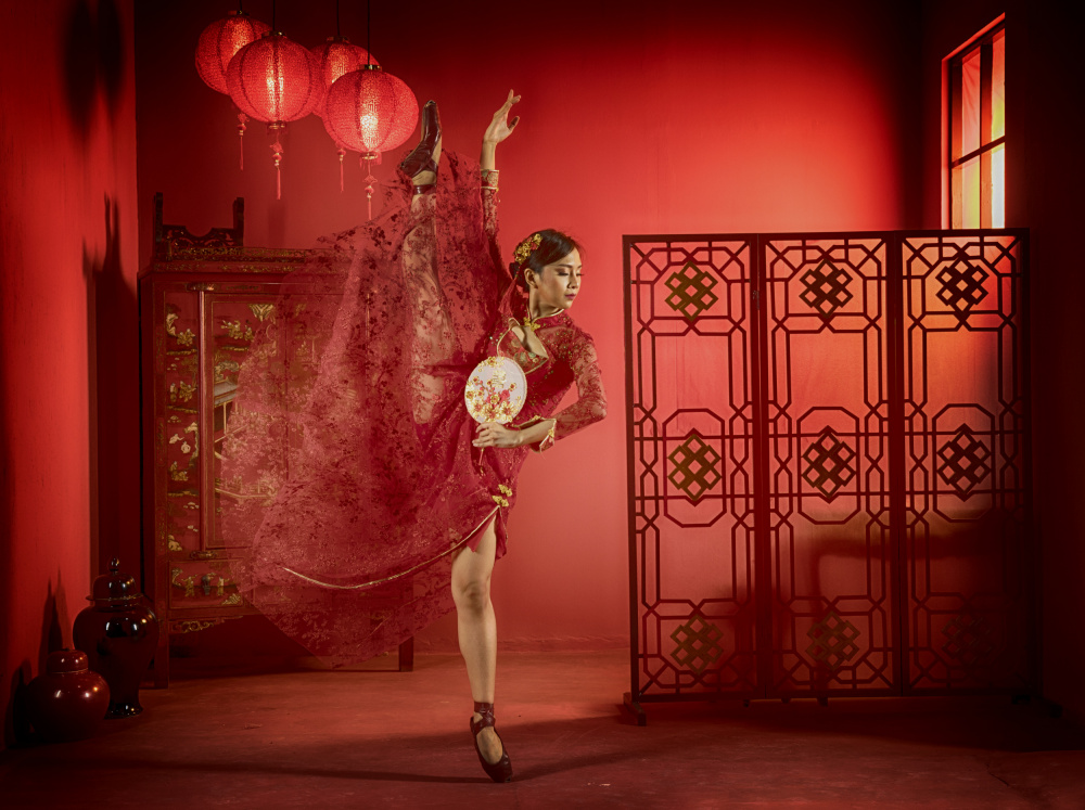 Ballet in Red od Angela Muliani Hartojo