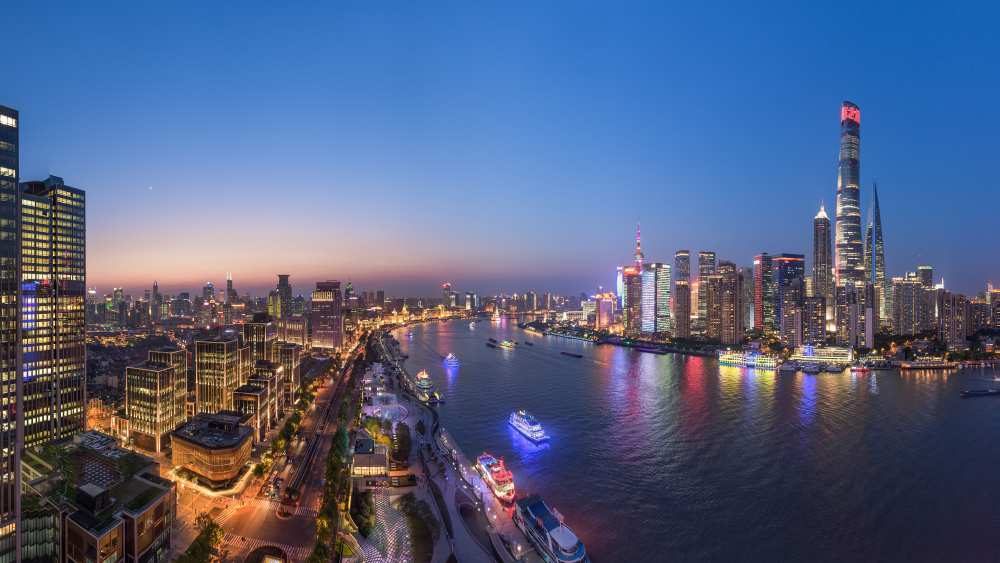 The Blue Hour in Shanghai od Barry Chen