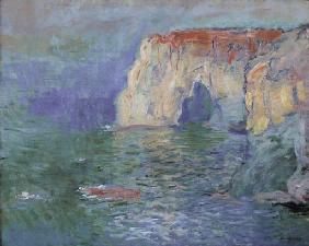 Etretat: La Manneporte, reflets sur l'eau