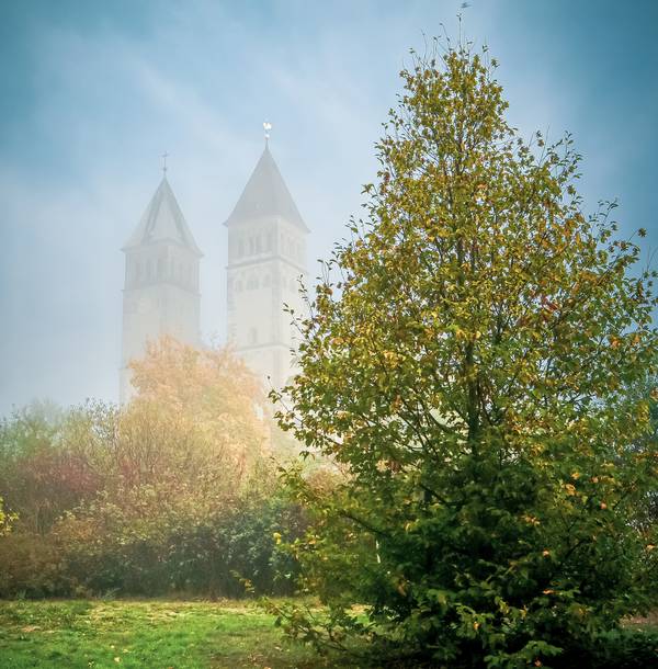 Taborkirche im Nebel.jpg (8916 KB)  od Dennis Wetzel