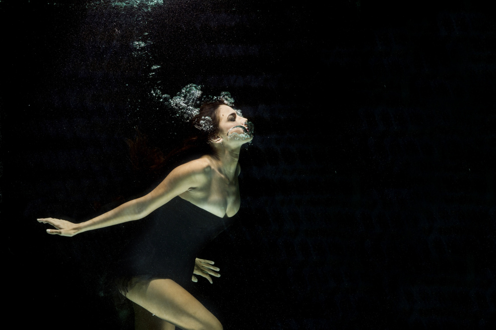 underwater artistic portrait shooting od engin akyurt