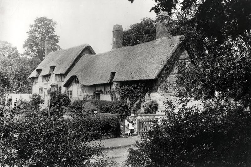 Anne Hathaway''s cottage (b/w photo)  od English School