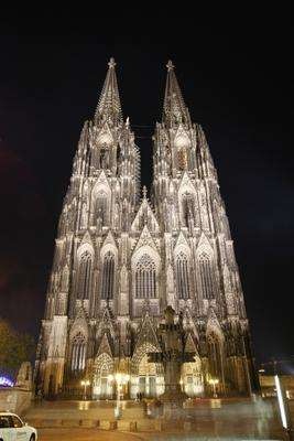 Kölner Dom bei Nacht od Erich Teister