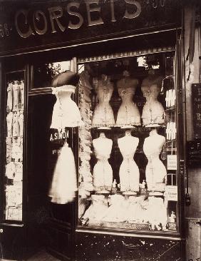 Corsets. Boulevard de Strasbourg