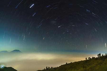 Between mountains stars and fog