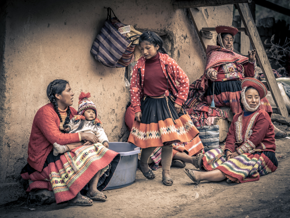 Andean women od Eyal Alcalay