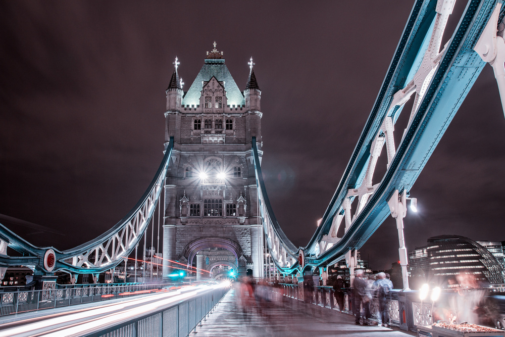 Tower Bridge Night Life od Fabien Bravin