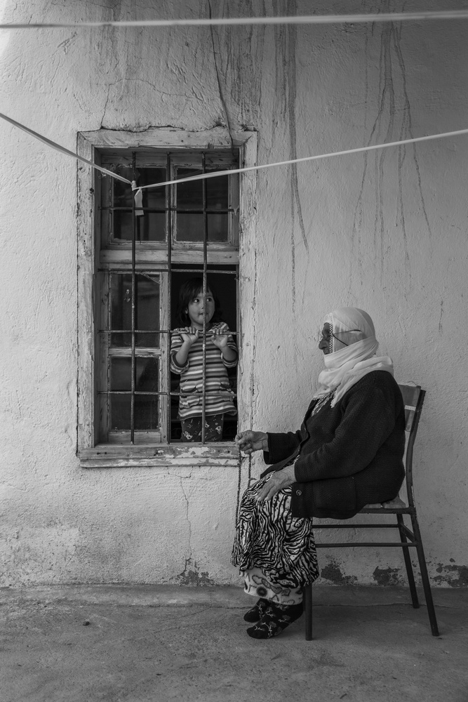 Child and GrandMother od Ferhat Gursu