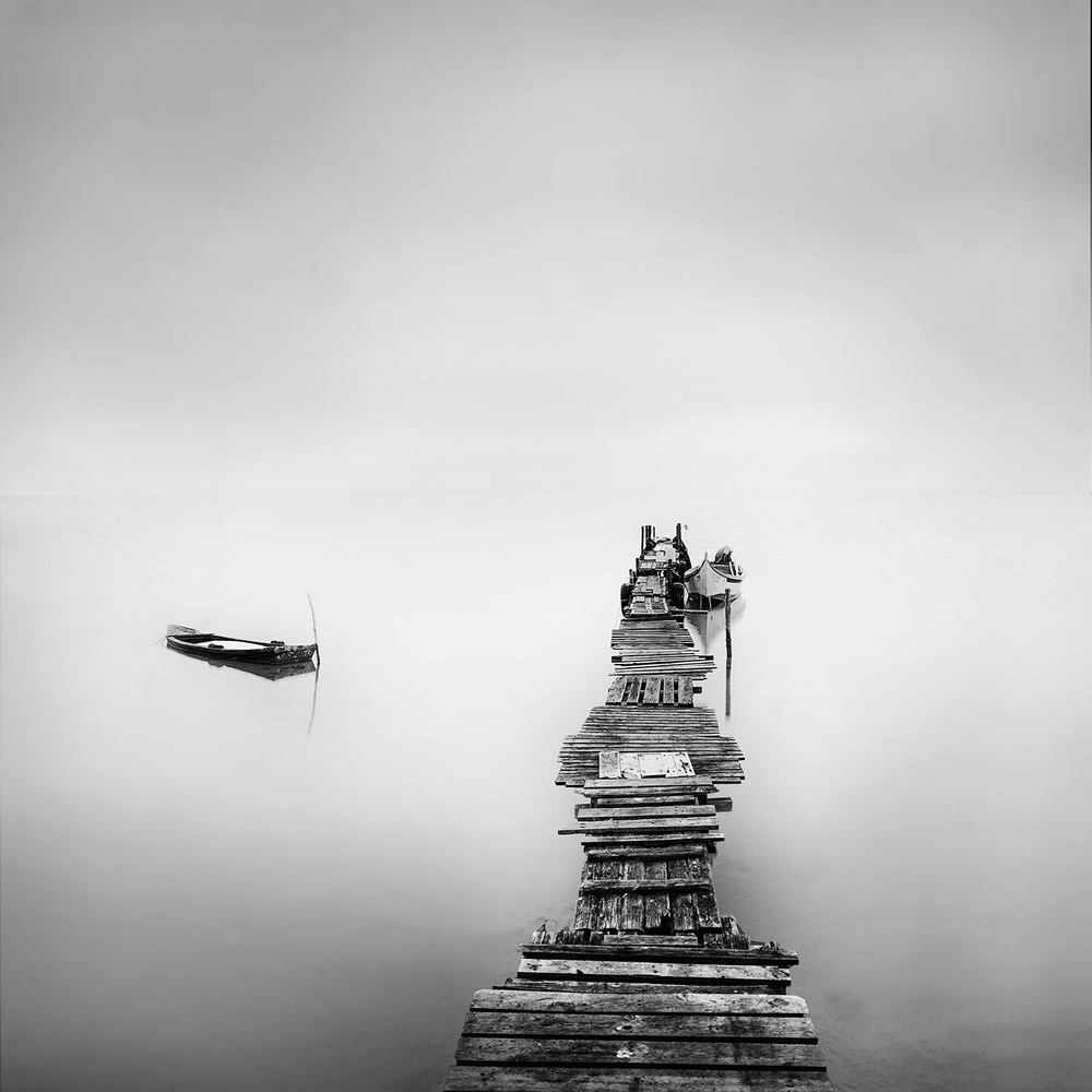 Old Pier and Sunken Boat od George Digalakis