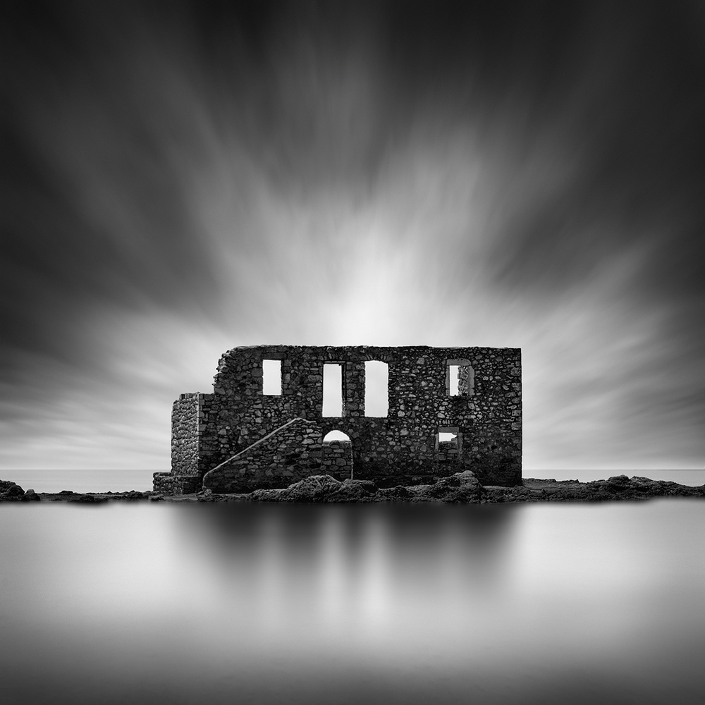 House of Ghosts od George Digalakis