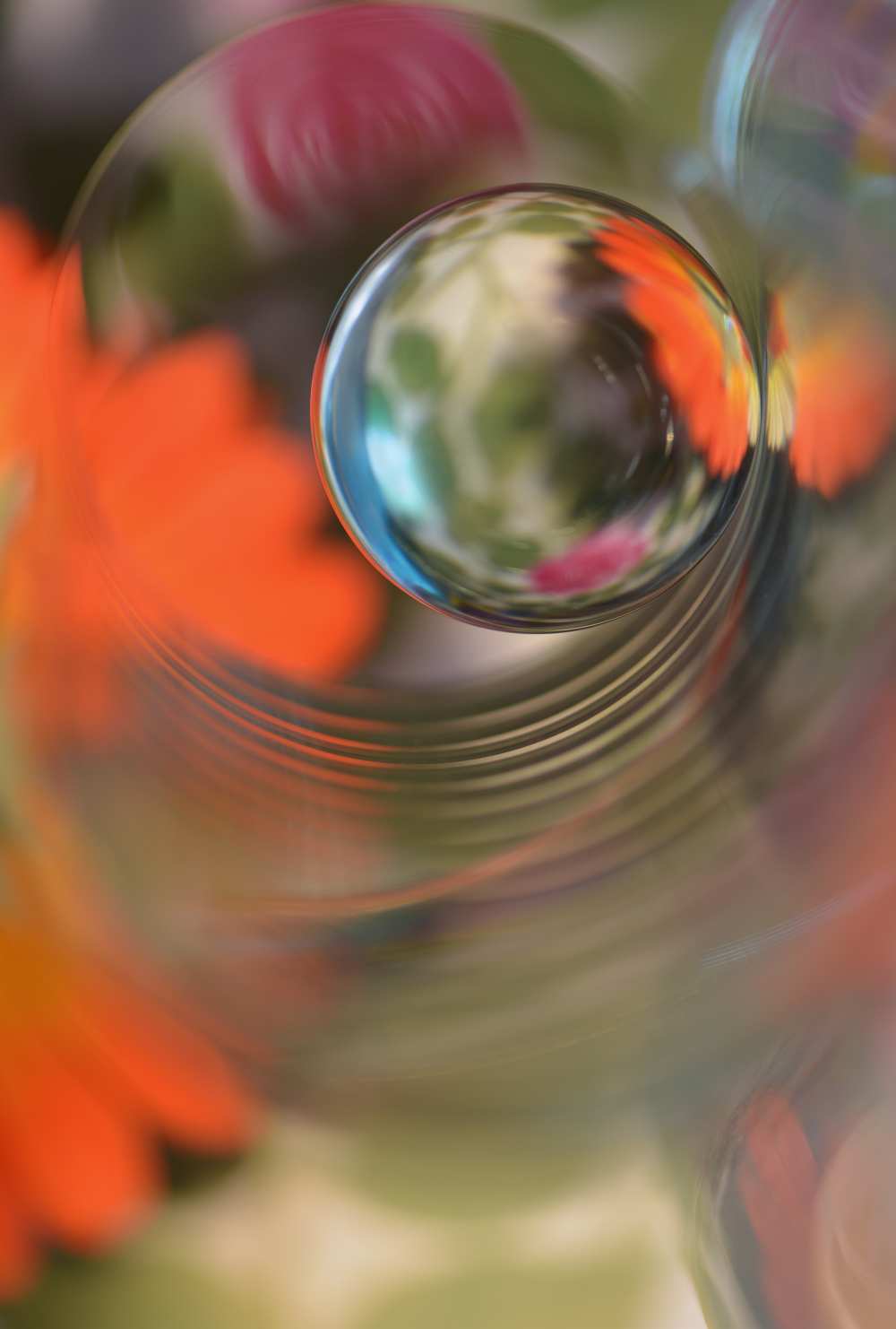 Floral sphere od Heidi Westum