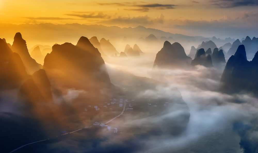 Yangshuo Sunrise od Hua Zhu