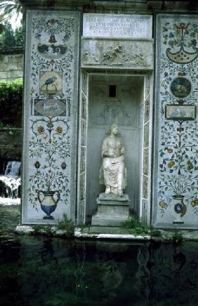 Mosaic decoration from the south-east facade of Villa Pia (photo)