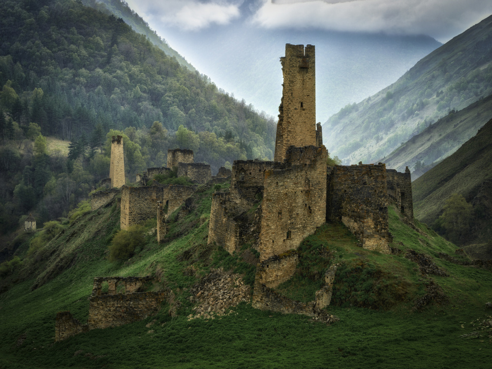 Tsori towers of Ingushetia #2 od Ivan A. Godovikov