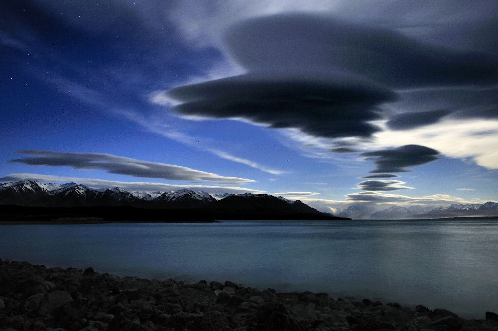 Lake Pukake and Mount Cook by moonlight od James Symington ARPS