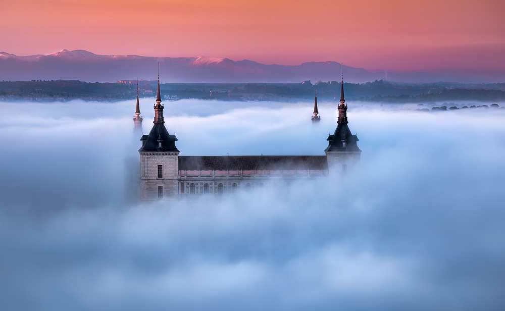 Toledo City Foggy Sunset od Jesus M. Garcia