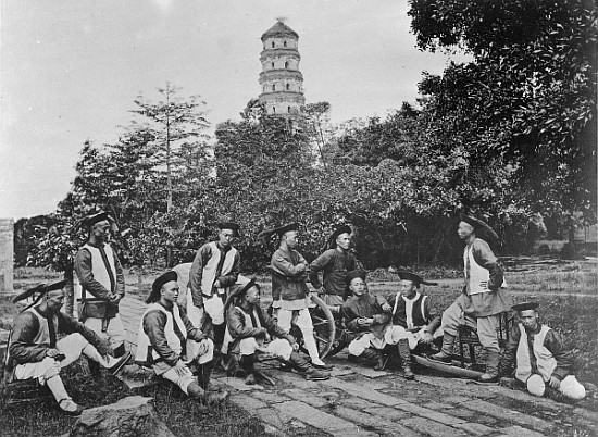 The Native Guard of Sir D.B Robertson, British Consulat, Canton od John Thomson