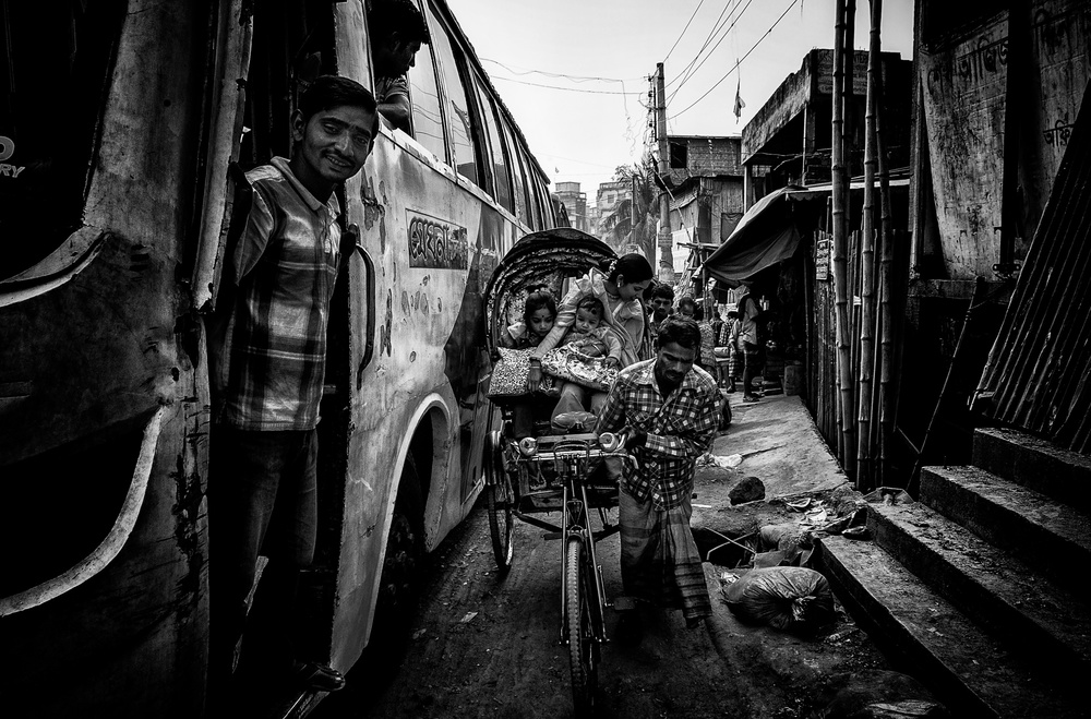 In the streets of Bangladesh. od Joxe Inazio Kuesta Garmendia