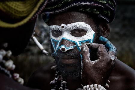 Painting for the sing-sing-III- Mt. Hagen-Papua New Guinea