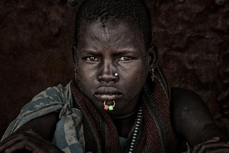 Laarim ethnic woman in a market