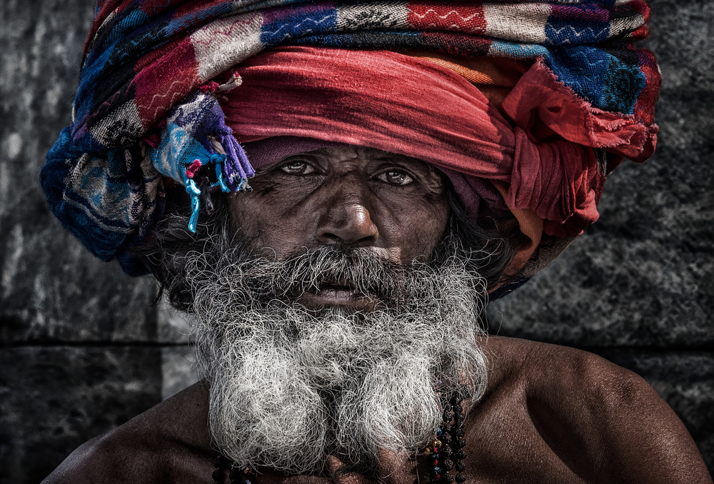 Man at the Pashupatinath Temple - Kathmandu od Joxe Inazio Kuesta Garmendia