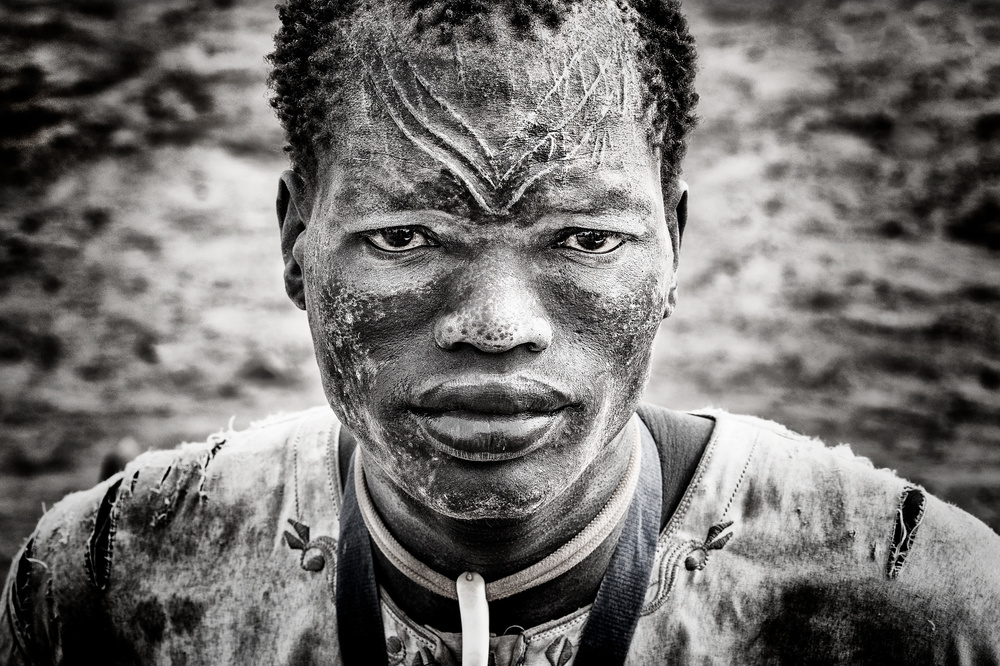 Mundari man - South Sudan od Joxe Inazio Kuesta Garmendia