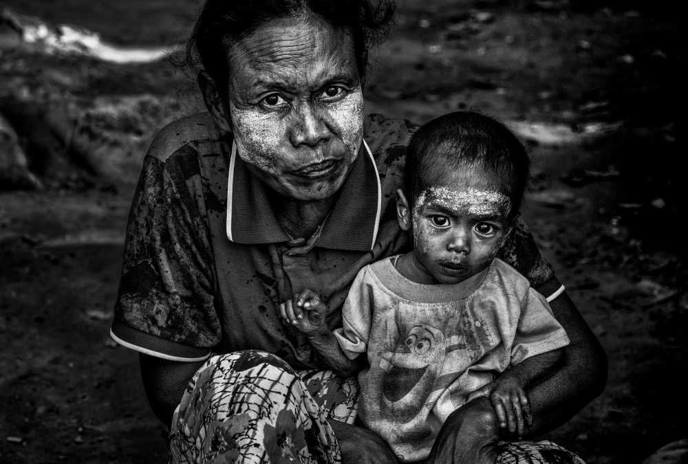 Mother and son-Myanmar od Joxe Inazio Kuesta Garmendia