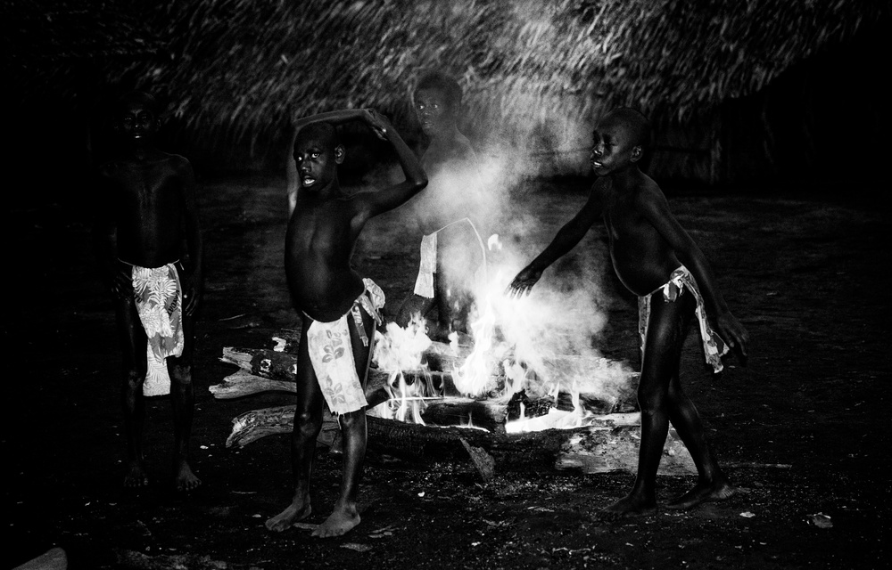 Ritual of fire-III (Jaramaja, Espiritu Santo island, Vanuatu) od Joxe Inazio Kuesta Garmendia