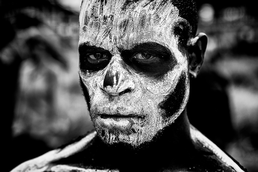 Skeleton man - Papua New Guinea od Joxe Inazio Kuesta Garmendia