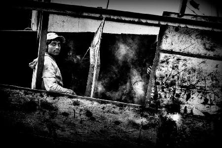 Scrapping a ship (Dhaka, Bangladesh)