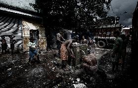 Having a shower in the street - Colcatta - India