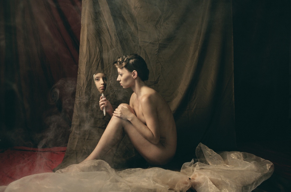 Maria with mirror II od Kiril Stanoev