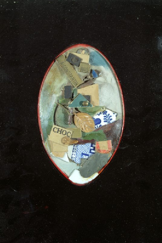 Mirror (mixed media on ivory with velvet surround) od Kurt Schwitters