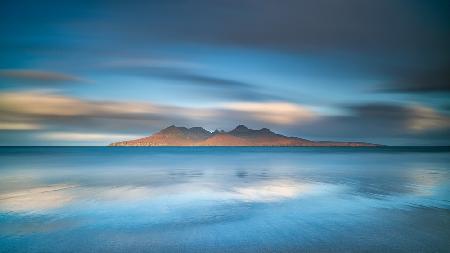 An epic sunrise in Eigg