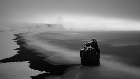 A b&amp;w morning at Dyrhólaey