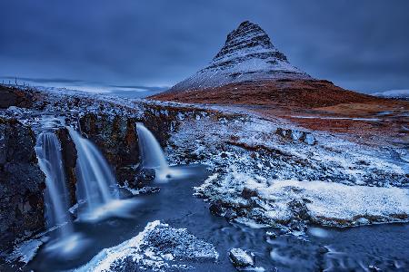 Kirkjufell in white