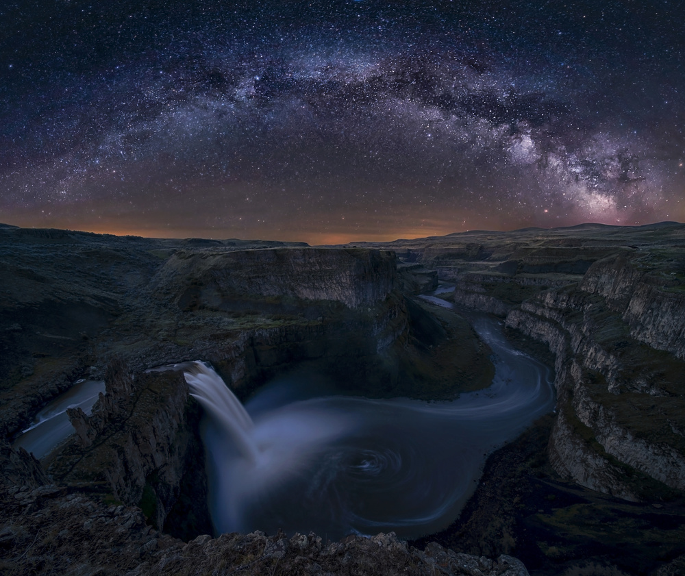 Starry Night Over Palouse Falls od Lydia Jacobs