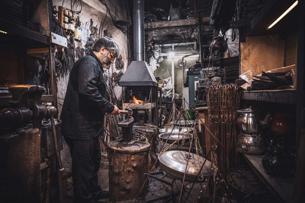 The blacksmith shop of Isfahan od Marco Tagliarino