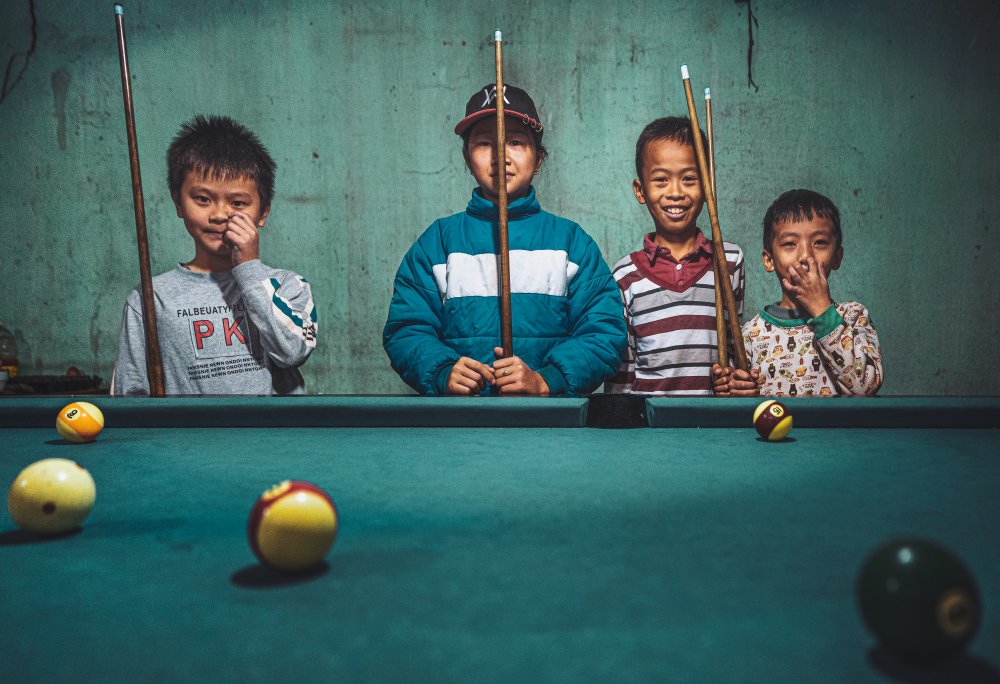 Playing snooker in the mountains od Marco Tagliarino