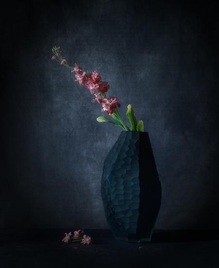 Matthiola Incana with a Rock Vase