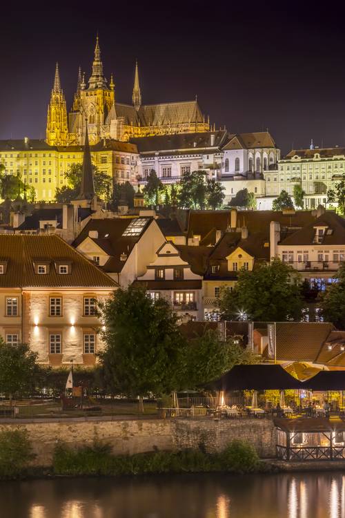 Pražský hrad a Svatovítská katedrála v noci od Melanie Viola