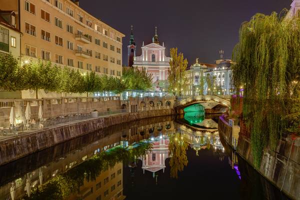 Ljubljana in Slowenien bei Nacht od Michael Valjak