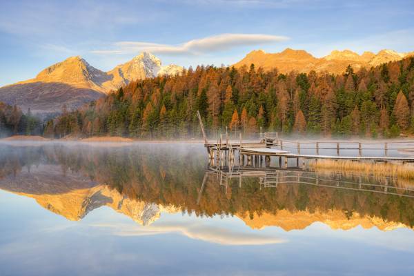 Perfekte Spiegelung am Stazersee in der Schweiz od Michael Valjak